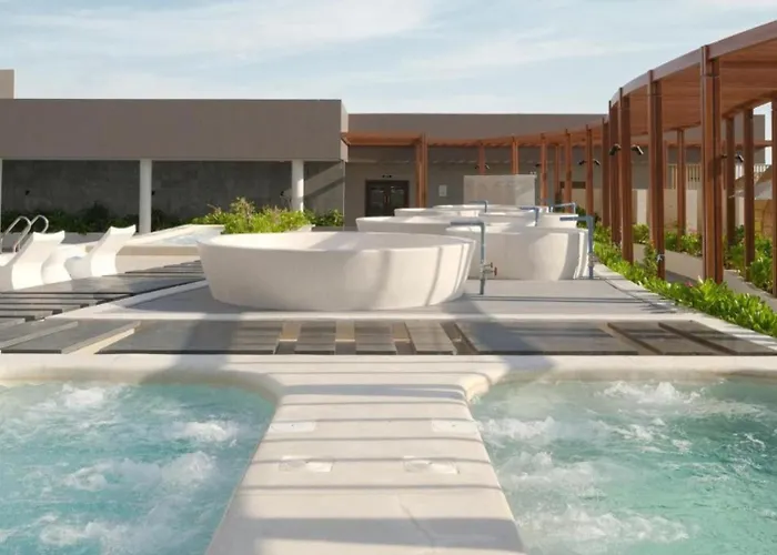 Apec Mandala Chambay Mui Ne Khách sạn 5*